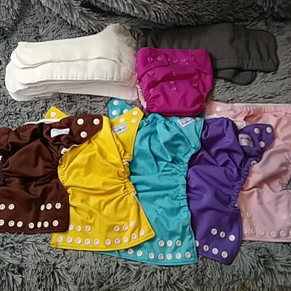 Cloth diaper lot 5 Fuzzibunz and 1growvia diaper